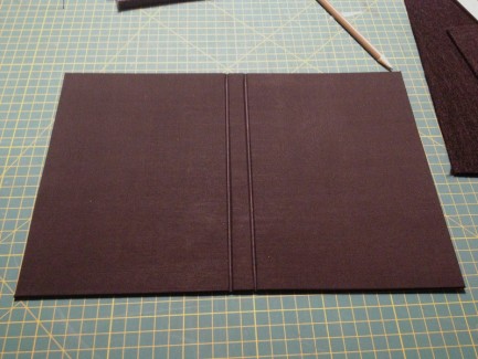 Buchdecke mit Leinenüberzug