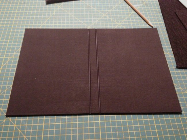 Buchdecke mit Leinenüberzug